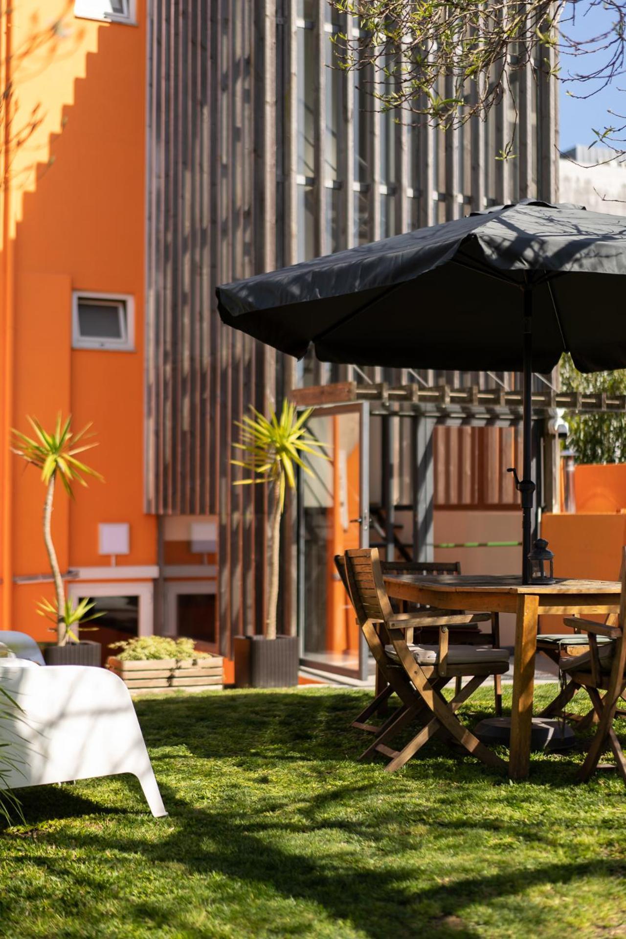 Peach Hostel & Suites Порту Экстерьер фото
