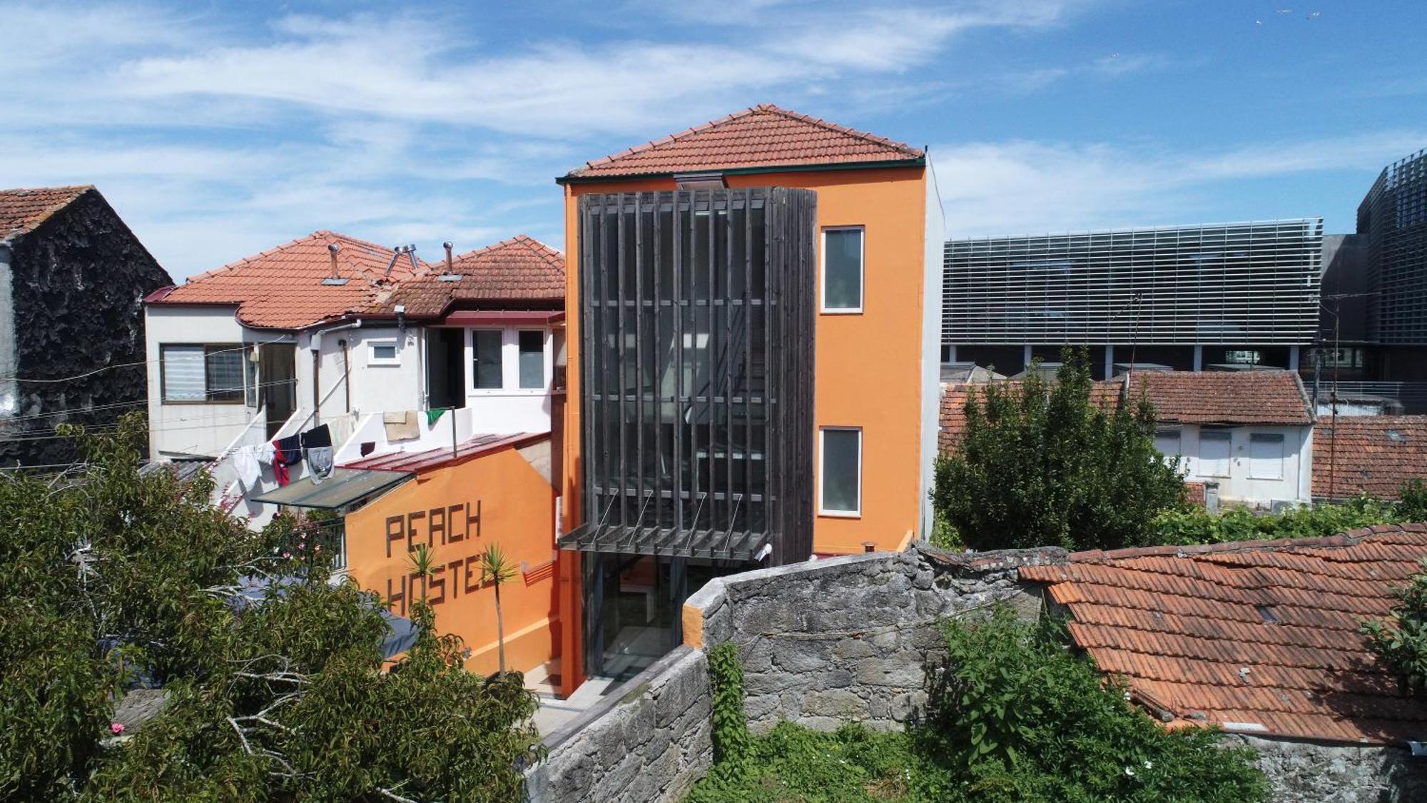 Peach Hostel & Suites Порту Экстерьер фото